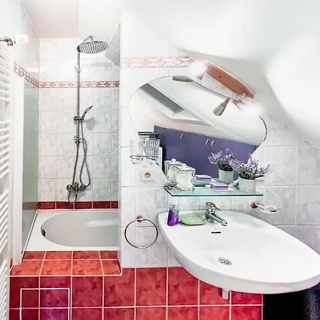 아파트 Modern Loft With 2 Bedrooms Near Sint Truiden