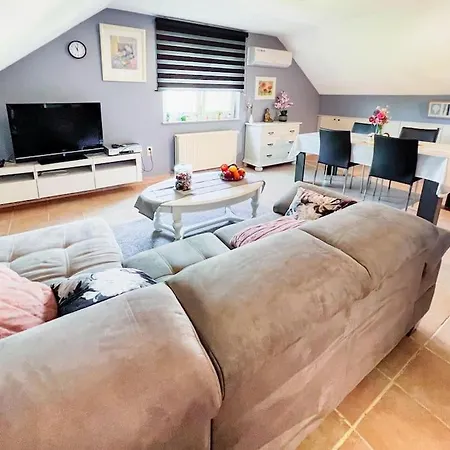 아파트 Modern Loft With 2 Bedrooms Near Sint Truiden *